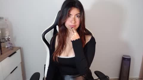 Snapshot of alice_middle01 chatting on February 2025 10:26:01 PM Alice online show from February 2025 10:26:01 PM