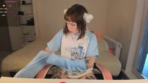  Alice  online show from October 2025 12:15:02 PM