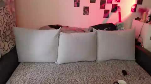 Snapshot of alice_perrez chatting on February 2025 10:04:01 AM Alice and Mike online show from February 2025 10:04:01 AM