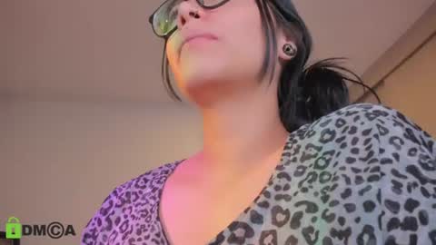 Snapshot of alice_rausing chatting on June 2026 07:42:01 AM ONLINE - GMT-5 MON TO FRI online show from June 2026 07:42:01 AM
