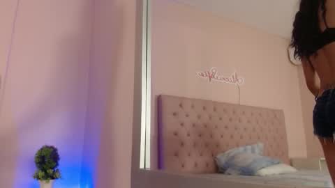 Sofia online show from November 2025 01:21:02 PM