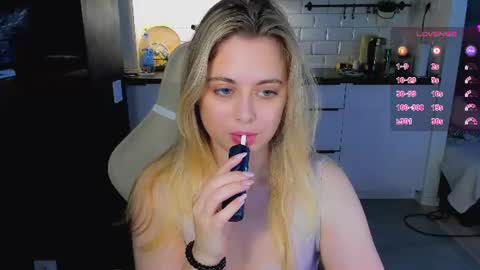 Snapshot of alice_wander chatting on June 2026 02:14:01 AM Alice online show from June 2026 02:14:01 AM