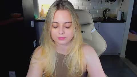 Snapshot of alice_wander chatting on June 2026 10:53:01 AM Alice online show from June 2026 10:53:01 AM