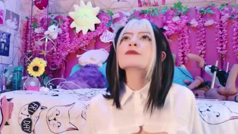 Snapshot of alicebenett_ chatting on May 2026 09:54:01 PM online show from May 2026 09:54:01 PM