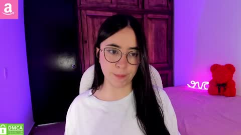 Snapshot of alicee_2 chatting on May 2026 07:33:02 PM Aliceee .. 97YP9VWGZHrefnav wishlist lists 1 online show from May 2026 07:33:02 PM
