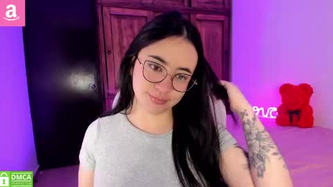 Snapshot of alicee_2 chatting on May 2026 10:10:01 AM Aliceee .. 97YP9VWGZHrefnav wishlist lists 1 online show from May 2026 10:10:01 AM