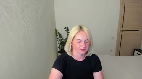 Snapshot of alicee__grace chatting on June 2026 05:49:02 PM Alicee online show from June 2026 05:49:02 PM