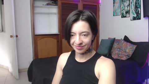 alicee_logan_ online show from November 2025 09:28:01 PM