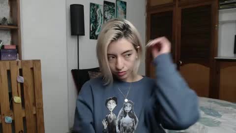 alicee_logan_ online show from April 2026 03:28:01 AM