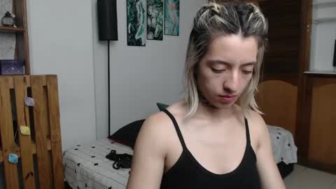 alicee_logan_ online show from May 2026 02:31:02 AM