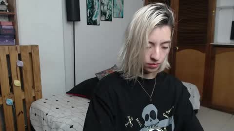 alicee_logan_ online show from June 2026 02:46:01 AM