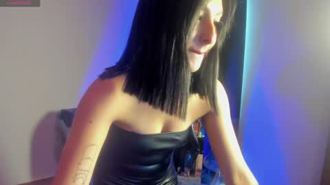 Snapshot of alicee_roos chatting on April 2026 05:04:02 PM Alice online show from April 2026 05:04:02 PM