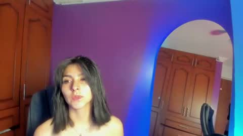 Snapshot of alicee_roos chatting on July 2026 10:10:01 AM Alice online show from July 2026 10:10:01 AM