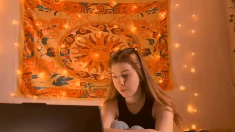 Snapshot of aliceinredsquare_ chatting on April 2026 05:07:01 AM Alice online show from April 2026 05:07:01 AM