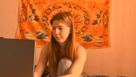 Snapshot of aliceinredsquare_ chatting on April 2026 05:05:01 AM Alice online show from April 2026 05:05:01 AM