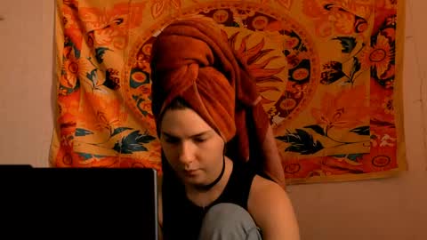 Snapshot of aliceinredsquare_ chatting on May 2026 05:15:01 AM Alice online show from May 2026 05:15:01 AM
