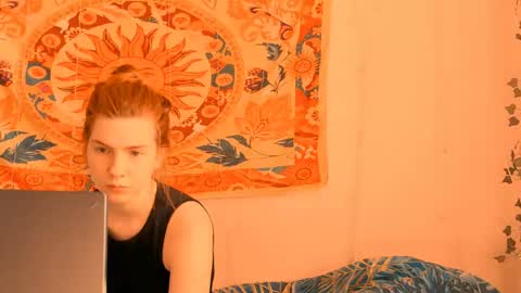 Snapshot of aliceinredsquare_ chatting on May 2026 05:04:01 AM Alice online show from May 2026 05:04:01 AM