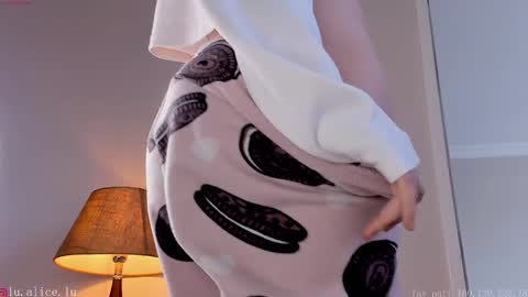 Elle online show from February 2025 10:08:02 AM