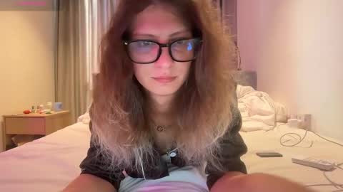 Snapshot of alicepinkhead chatting on April 2026 09:01:01 AM AlicePinkhead online show from April 2026 09:01:01 AM