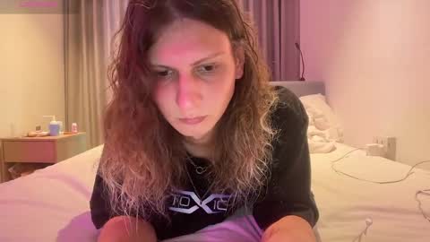 Snapshot of alicepinkhead chatting on April 2026 07:47:02 AM AlicePinkhead online show from April 2026 07:47:02 AM