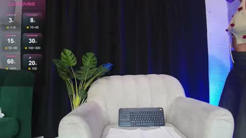 Snapshot of alicia__kiss chatting on November 2025 11:44:02 AM Salome online show from November 2025 11:44:02 AM