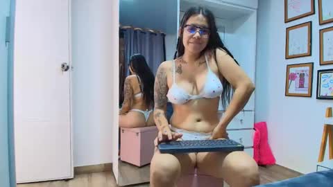 alicia_rainbow online show from April 2026 08:25:02 PM