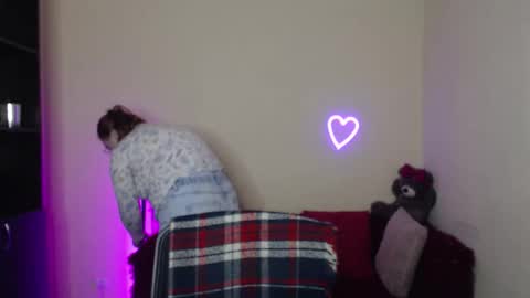 Snapshot of alicia_side_red chatting on April 2026 05:27:01 AM Alicia online show from April 2026 05:27:01 AM