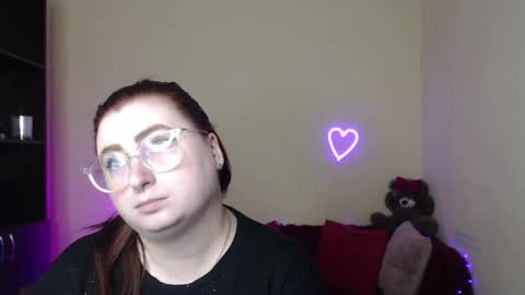 Snapshot of alicia_side_red chatting on April 2026 11:27:01 AM Alicia online show from April 2026 11:27:01 AM