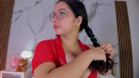 Snapshot of alicialevy chatting on June 2026 11:37:01 AM LUNA online show from June 2026 11:37:01 AM