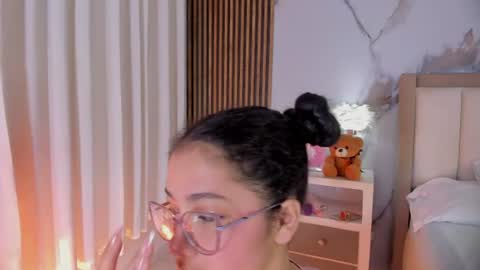 Snapshot of alicialevy chatting on June 2026 10:20:01 AM LUNA online show from June 2026 10:20:01 AM