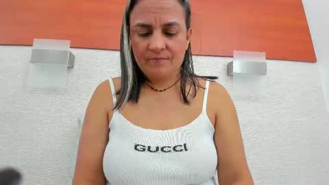 im tutti online show from November 2025 02:06:01 AM