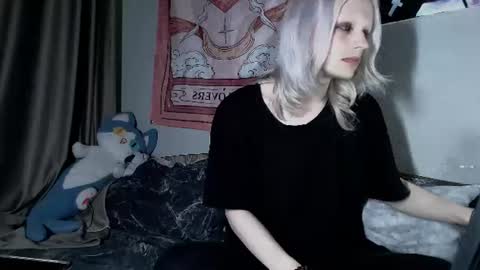 Snapshot of alien_bella chatting on June 2026 11:51:02 PM Alien Bella online show from June 2026 11:51:02 PM