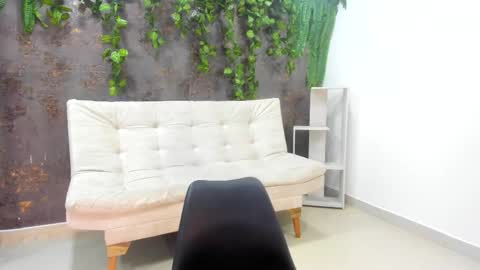 Alice online show from November 2025 08:20:01 PM