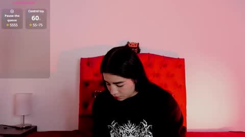 aliice_walker_ online show from December 2024 12:34:02 PM