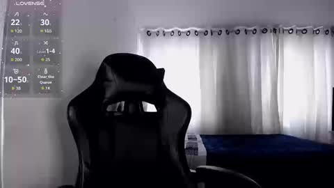 aliice_walker_ online show from November 2025 07:58:01 PM