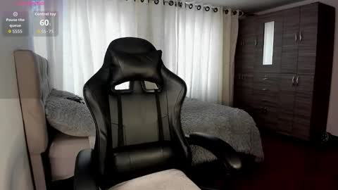 aliice_walker_ online show from November 2025 06:54:01 PM