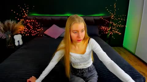 Alina online show from November 2025 06:46:01 AM