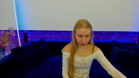 Alina online show from November 2025 06:37:01 AM