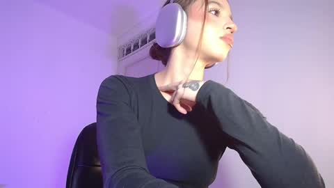 Snapshot of alina_lee01 chatting on May 2026 01:11:02 AM NYX online show from May 2026 01:11:02 AM