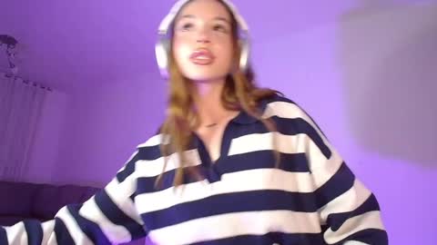 Snapshot of alina_lee01 chatting on May 2026 12:26:01 AM NYX online show from May 2026 12:26:01 AM