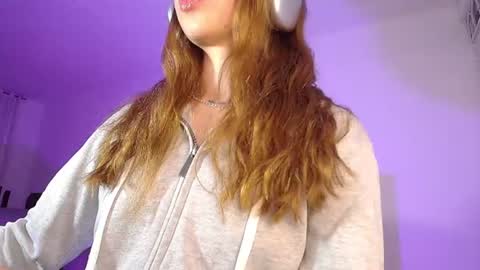 Snapshot of alina_lee01 chatting on July 2026 02:25:01 AM NYX online show from July 2026 02:25:01 AM
