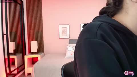 Alina online show from November 2025 11:43:02 AM