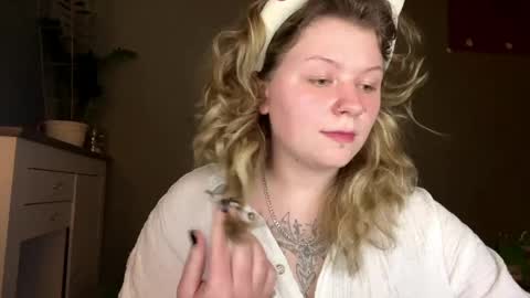 Snapshot of alinahotgirl chatting on April 2026 09:53:02 PM Alina online show from April 2026 09:53:02 PM
