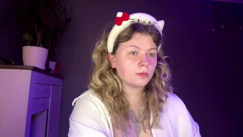 Snapshot of alinahotgirl chatting on May 2026 10:37:01 PM Alina online show from May 2026 10:37:01 PM