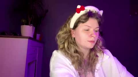 Snapshot of alinahotgirl chatting on May 2026 09:19:01 PM Alina online show from May 2026 09:19:01 PM