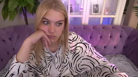Snapshot of alinalemon chatting on June 2026 07:10:01 AM Alina online show from June 2026 07:10:01 AM