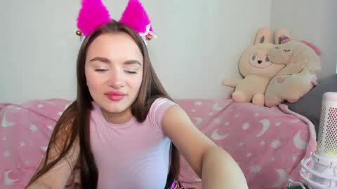Snapshot of alinaluxxx chatting on May 2026 07:13:02 AM Alina online show from May 2026 07:13:02 AM