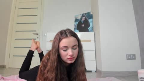 Snapshot of alinaluxxx chatting on May 2026 10:22:01 AM Alina online show from May 2026 10:22:01 AM