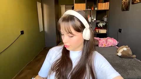 Snapshot of alinedifede chatting on December 2025 06:08:02 AM Alice online show from December 2025 06:08:02 AM