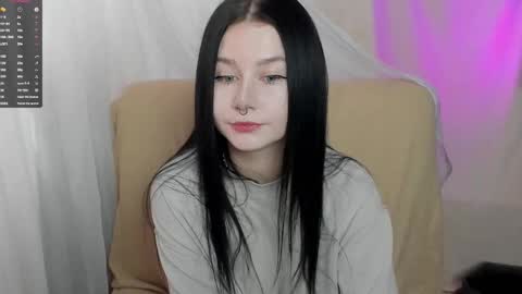 Snapshot of alinegreeeen chatting on February 2025 03:50:02 AM Aline Greeeen online show from February 2025 03:50:02 AM